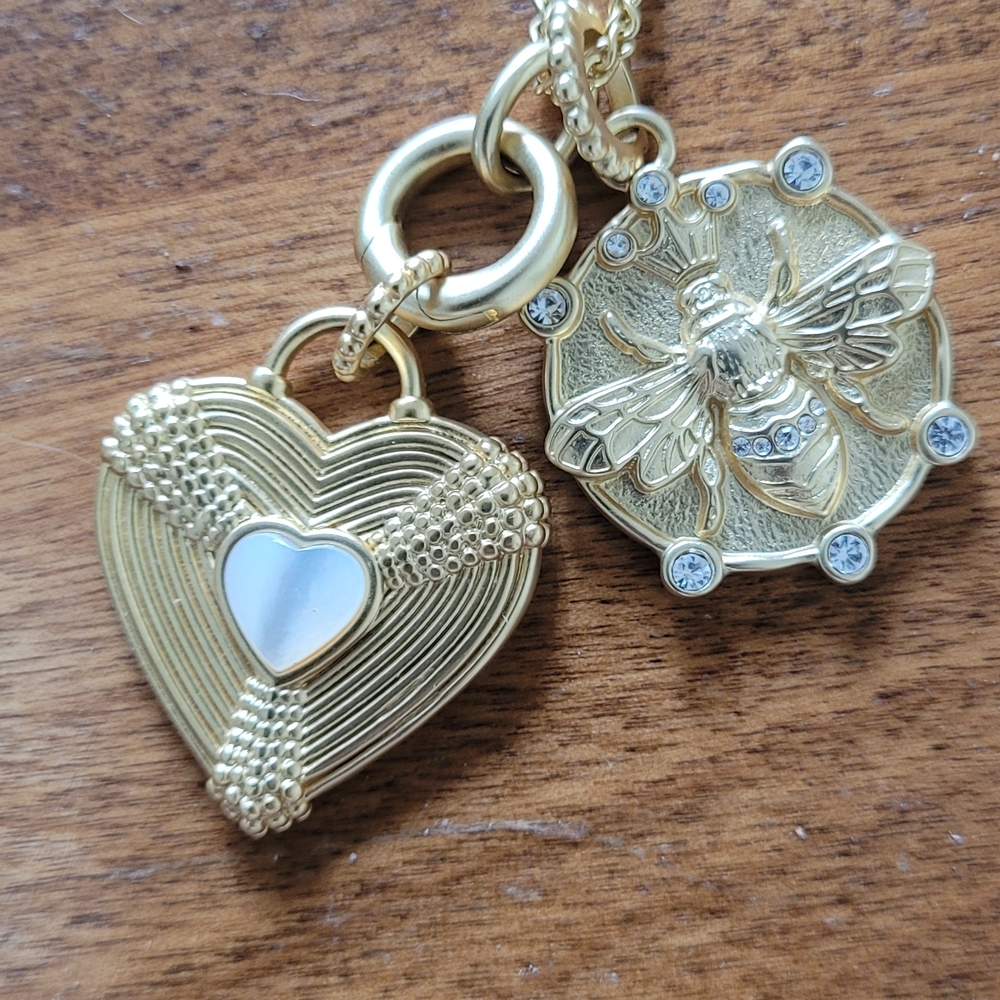 NWOT Spartina 449 Gold Heart and Bee Charm Necklace